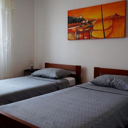 Nada 5 - Apartman S Pogledom Na More Pula Exterior foto