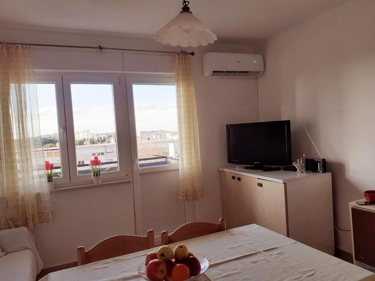 Nada 5 - Apartman S Pogledom Na More Pula Exterior foto