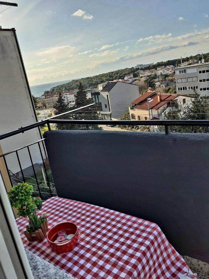 Nada 5 - Apartman S Pogledom Na More Pula Exterior foto