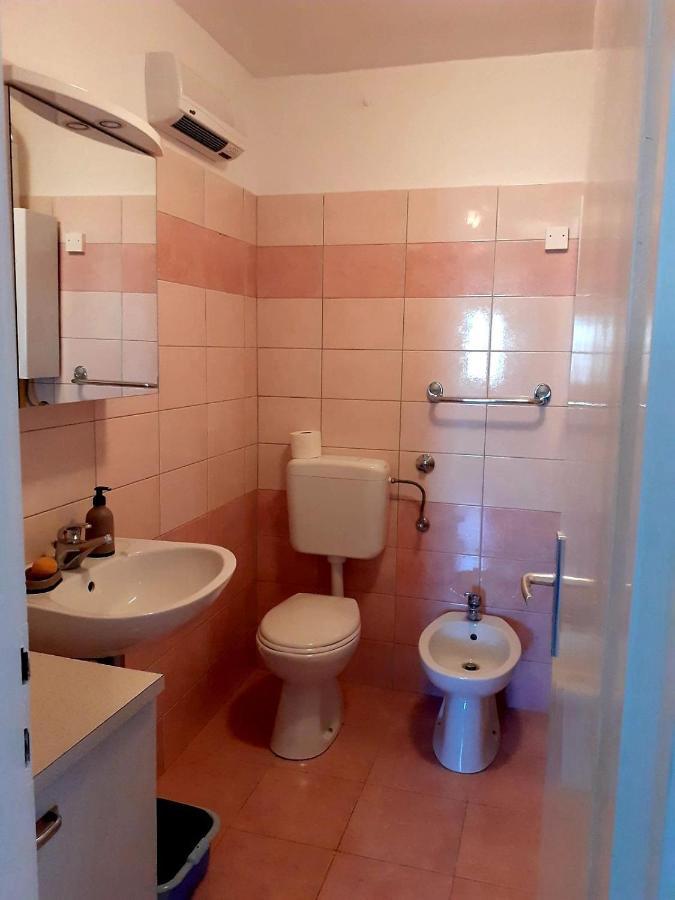 Nada 5 - Apartman S Pogledom Na More Pula Exterior foto