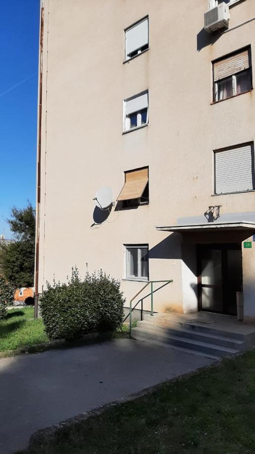 Nada 5 - Apartman S Pogledom Na More Pula Exterior foto