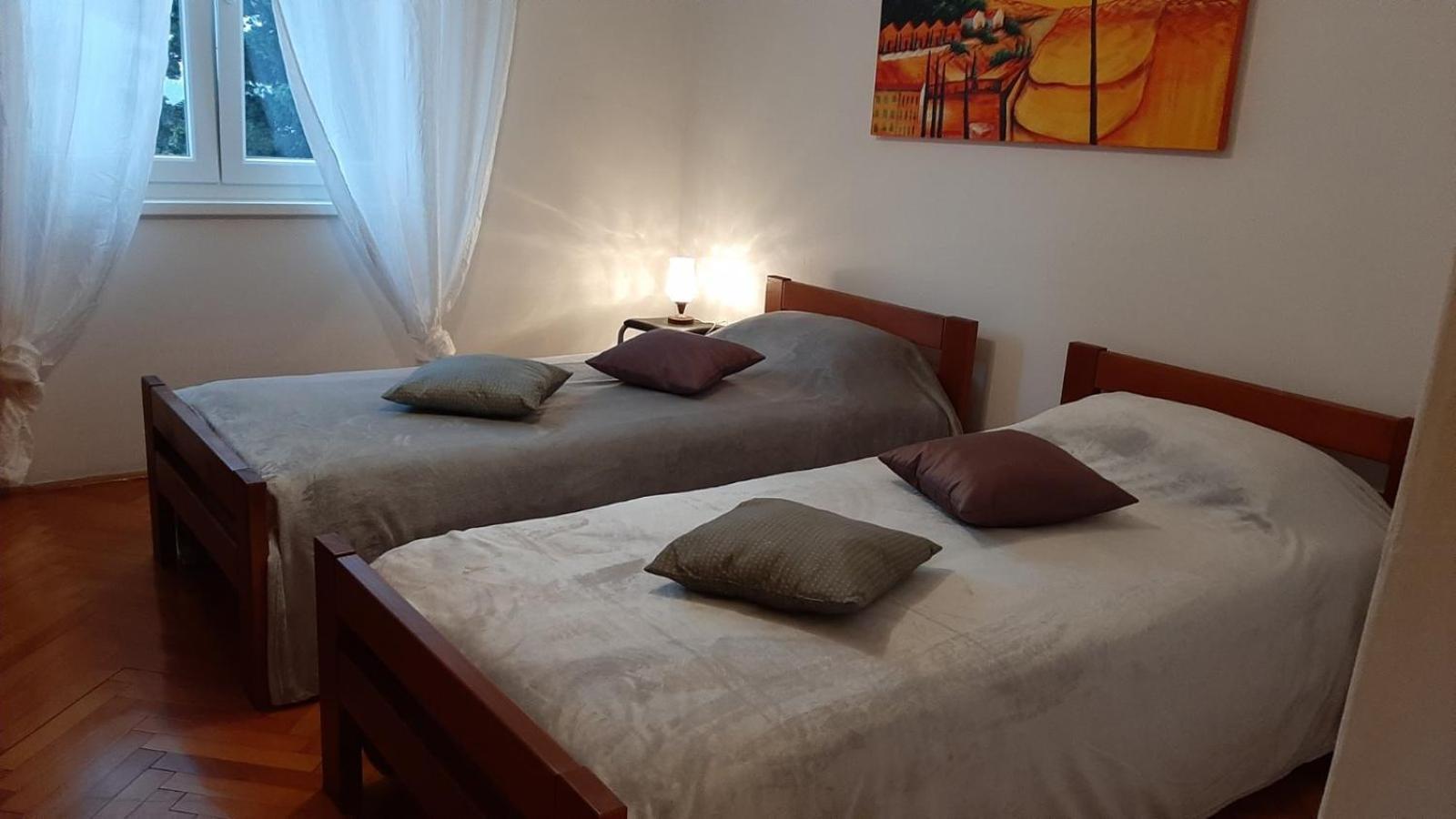Nada 5 - Apartman S Pogledom Na More Pula Exterior foto